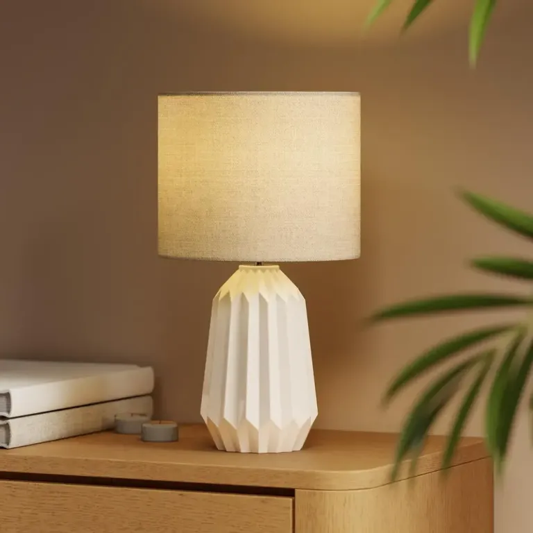 Bordslampa och Sänglampa med Linneskärm och Träfot, Vit