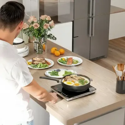Induktionshäll med 10 Temperaturnivåer och Pekskärm Svart