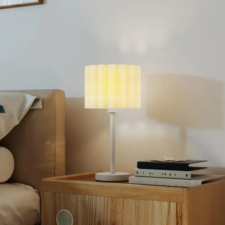 Bordslampa i Retrostil Sänglampa med Plastskärm, Vit Wave Sockel