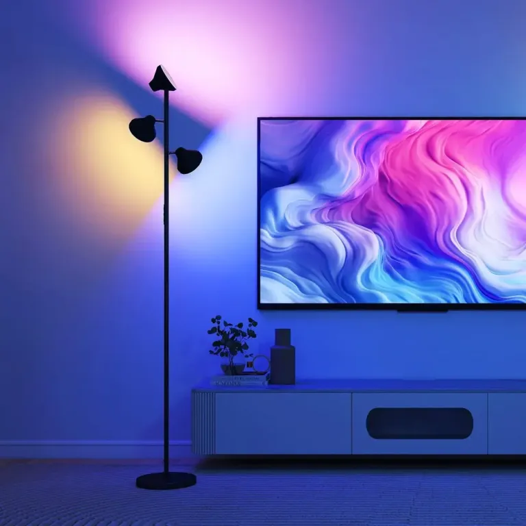 Golvlampa Dimbar Svart Metall 3 Roterbara Huvuden RGB Justerbara