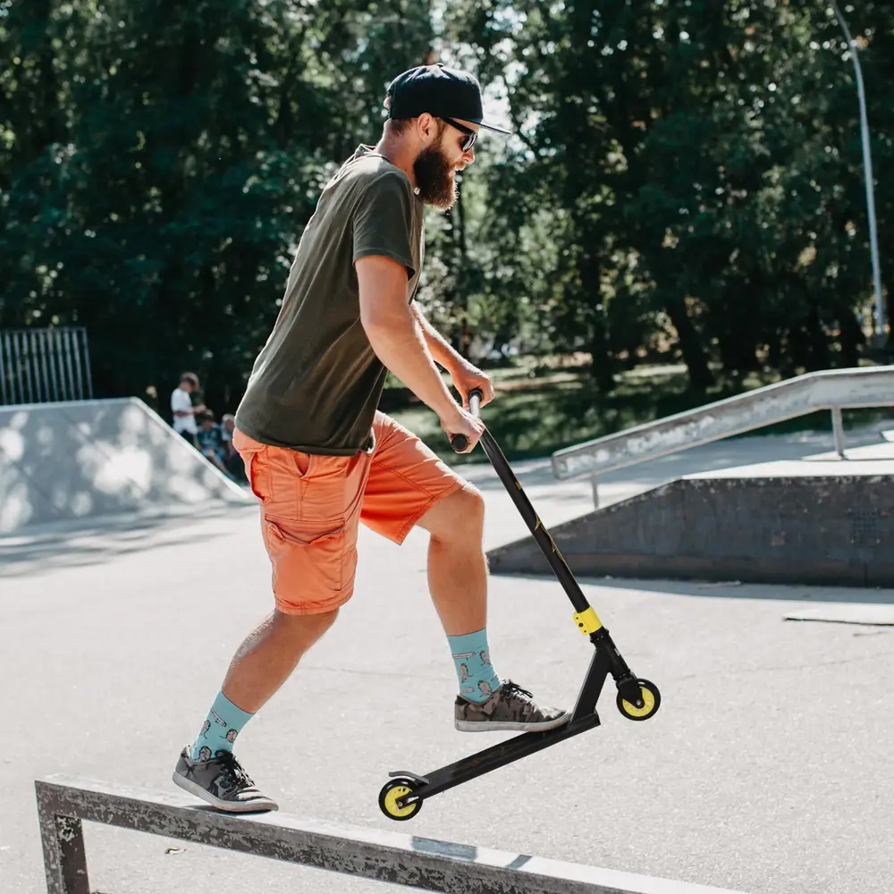 Sparkcykel Stuntscooter Flerfärgad av Aluminium och Stål