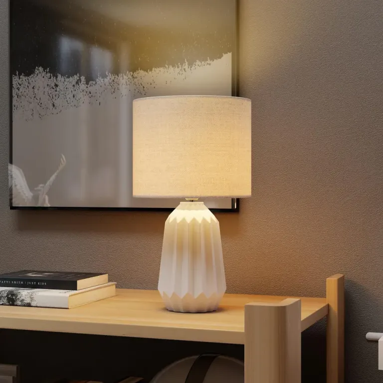 Bordslampa och Sänglampa med Linneskärm och Träfot, Vit