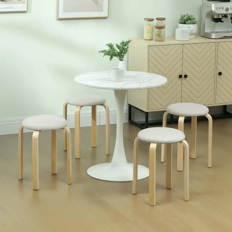 Set 4 Stapelbara Stoppade Pallar med Lackerad Finish Pack Träpallar