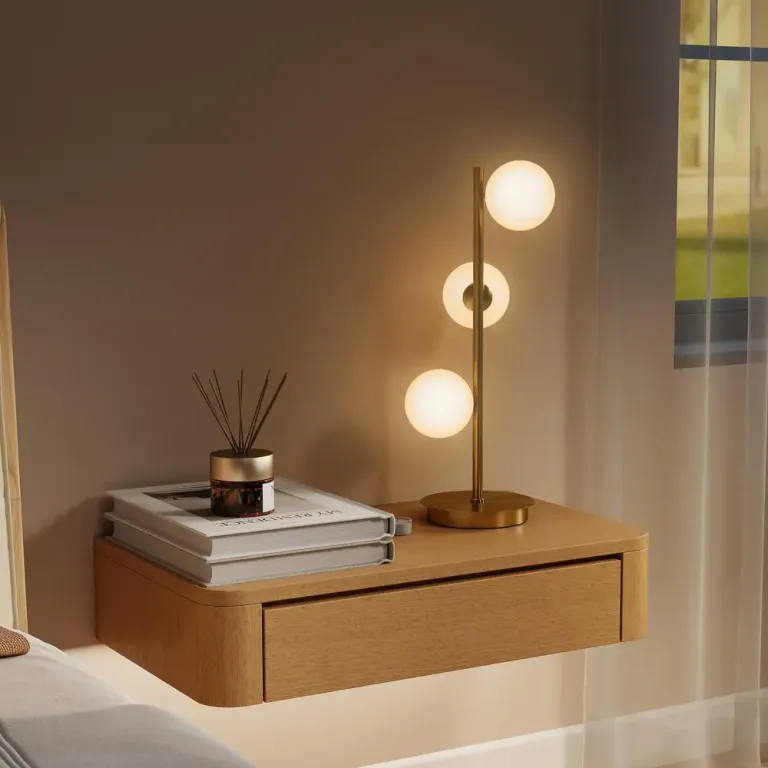 Bordslampa med 3 Sfäriska Skärmar med Robust Skulptural Glober