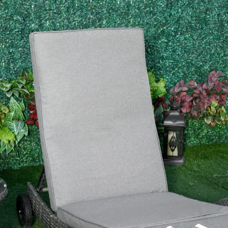 Solsäng i Konstrotting med Dyna 207 x 70 x 70 cm